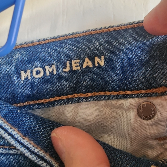 American Eagle Mom Jean - Picture 3 of 5